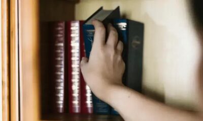 Bíblia em Bibliotecas: A Lei Que Traz Polêmica